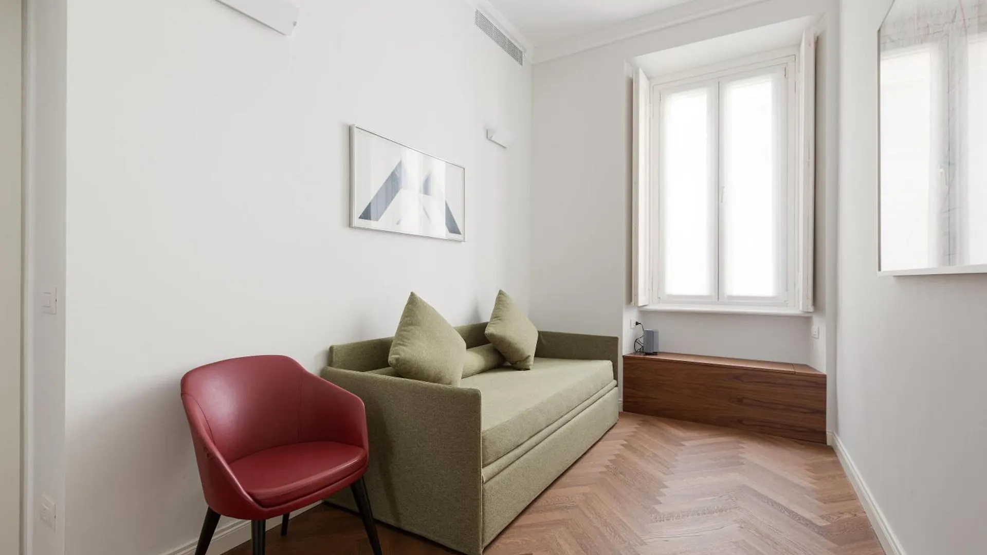 Brera Apartments In San Babila Milan