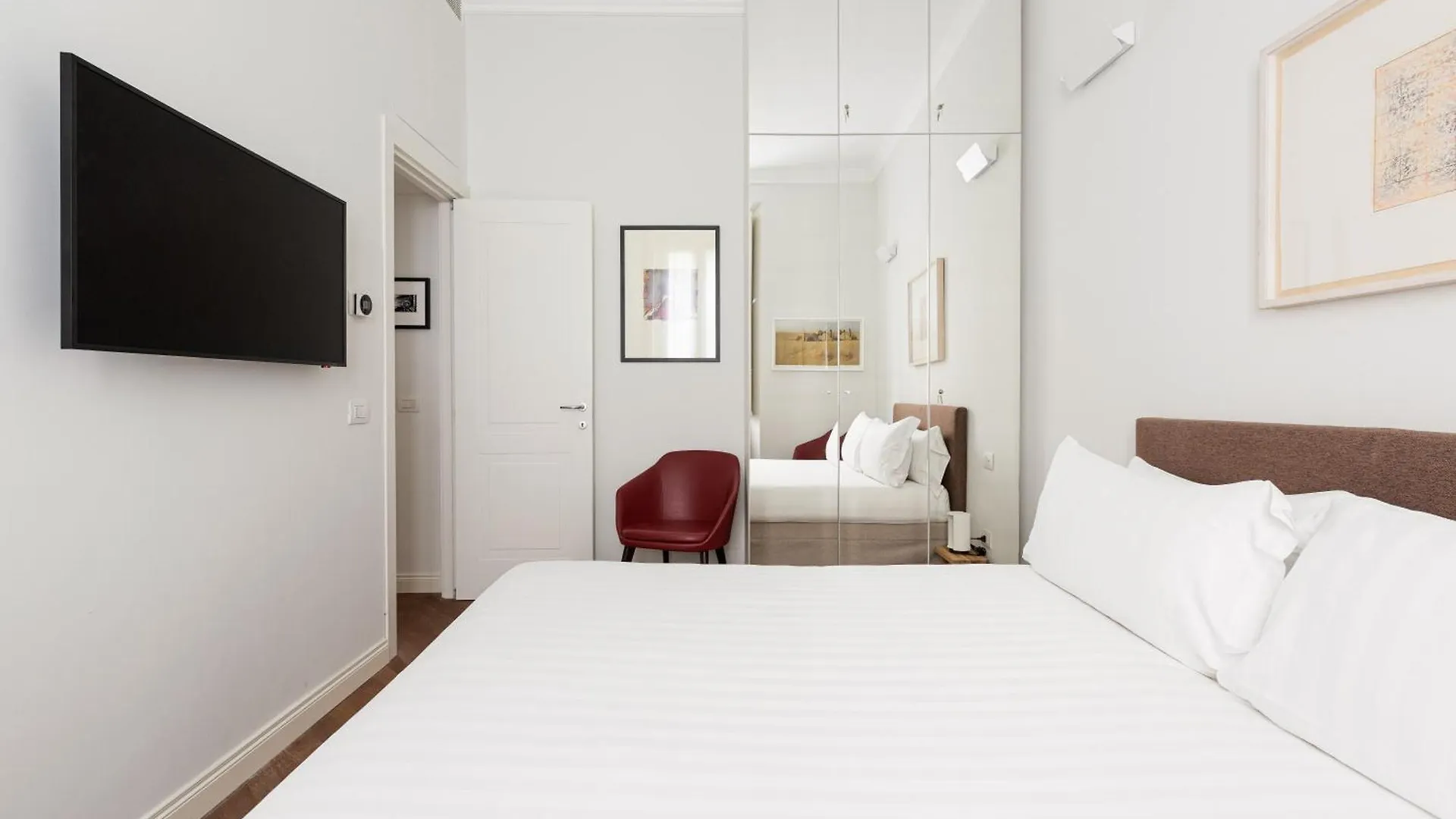 Brera Apartments In San Babila Milan Italy