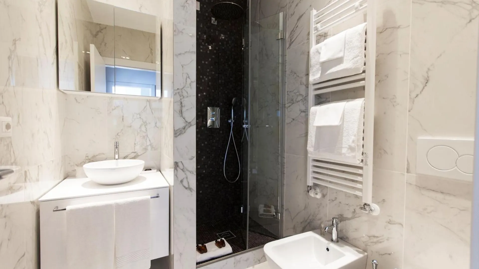 Brera Apartments In San Babila Milan