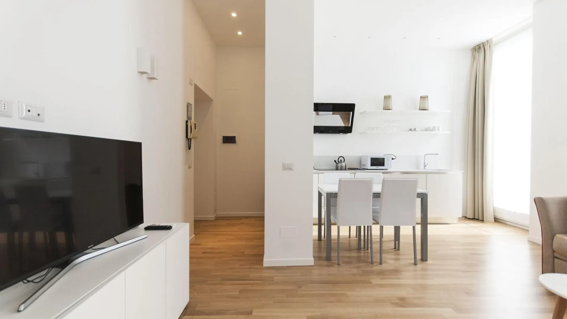 Brera Apartments In San Babila Milan
