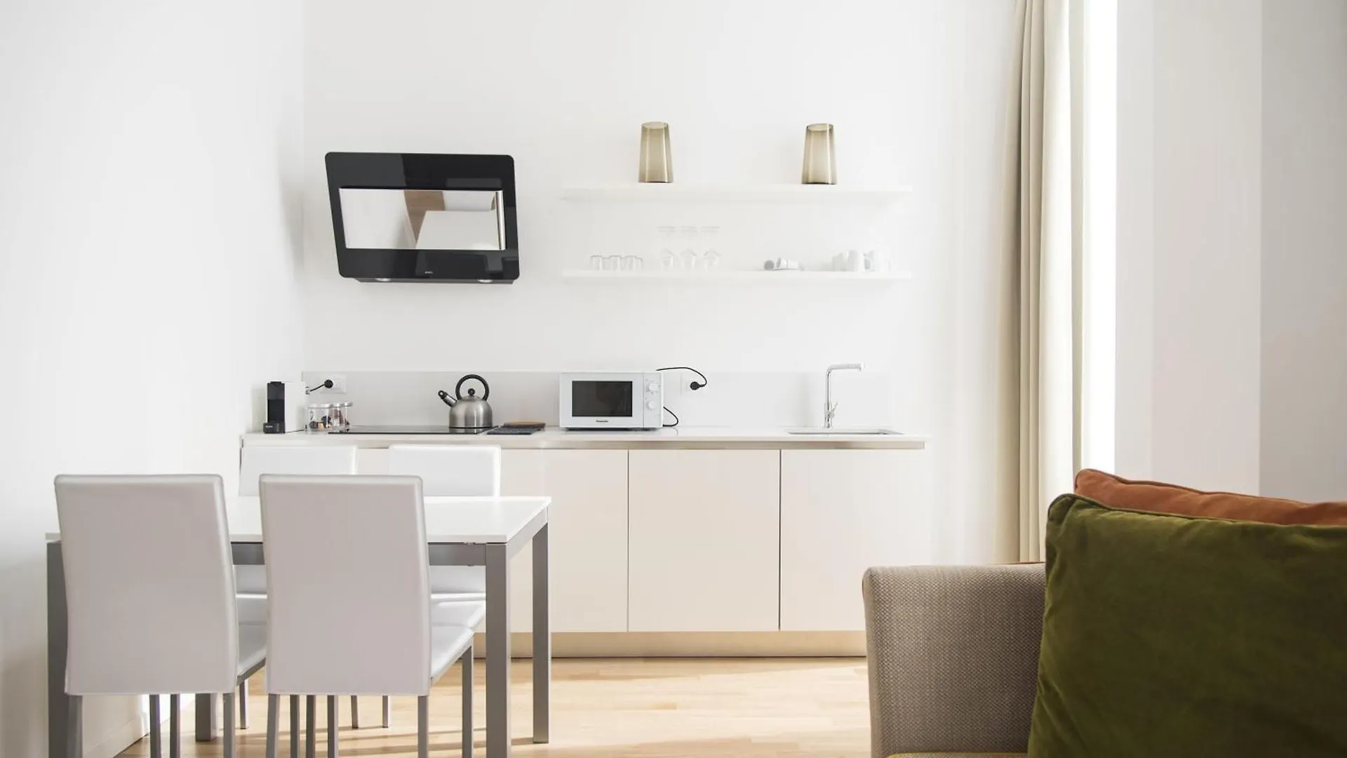 Brera Apartments In San Babila Milan