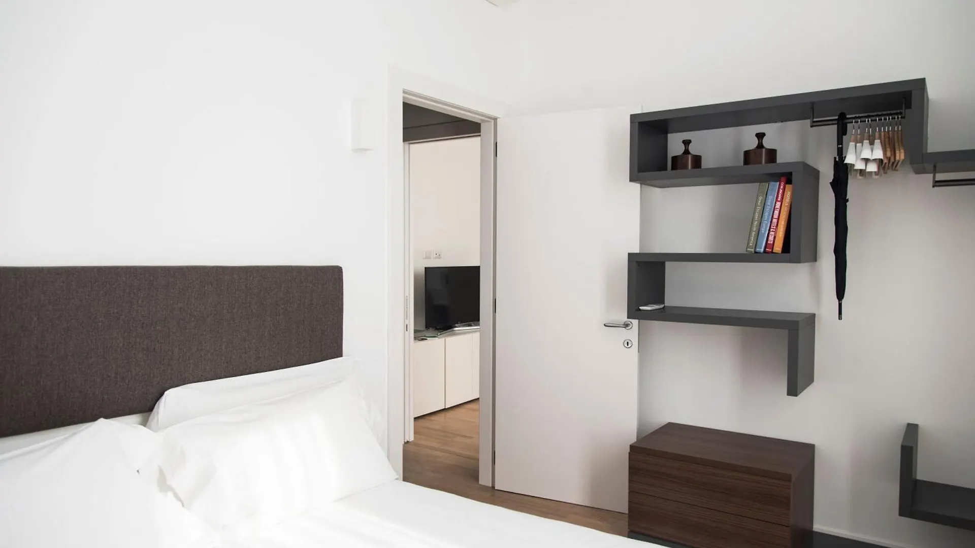 Brera Apartments In San Babila Milan