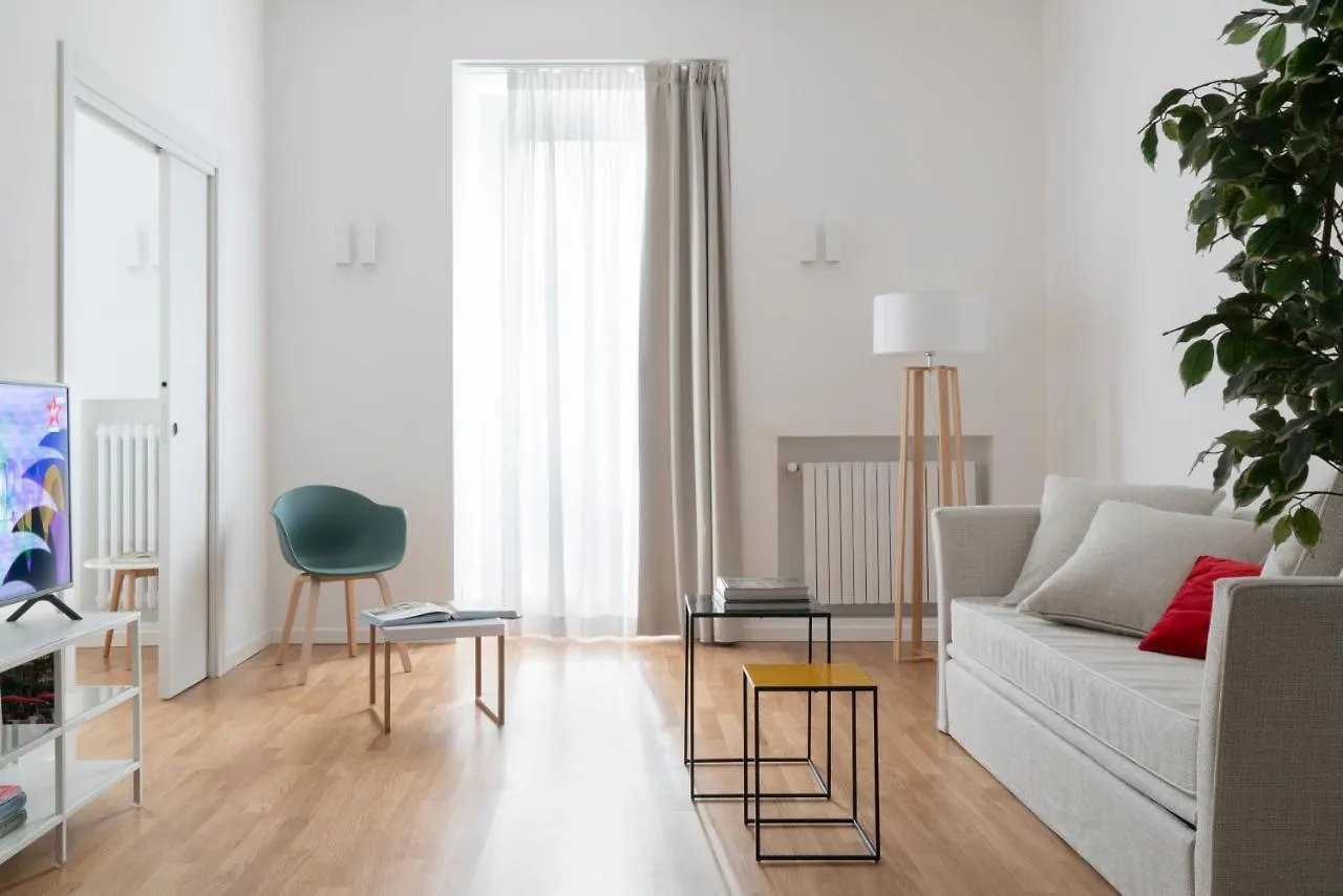 Brera Apartments In San Babila Milan