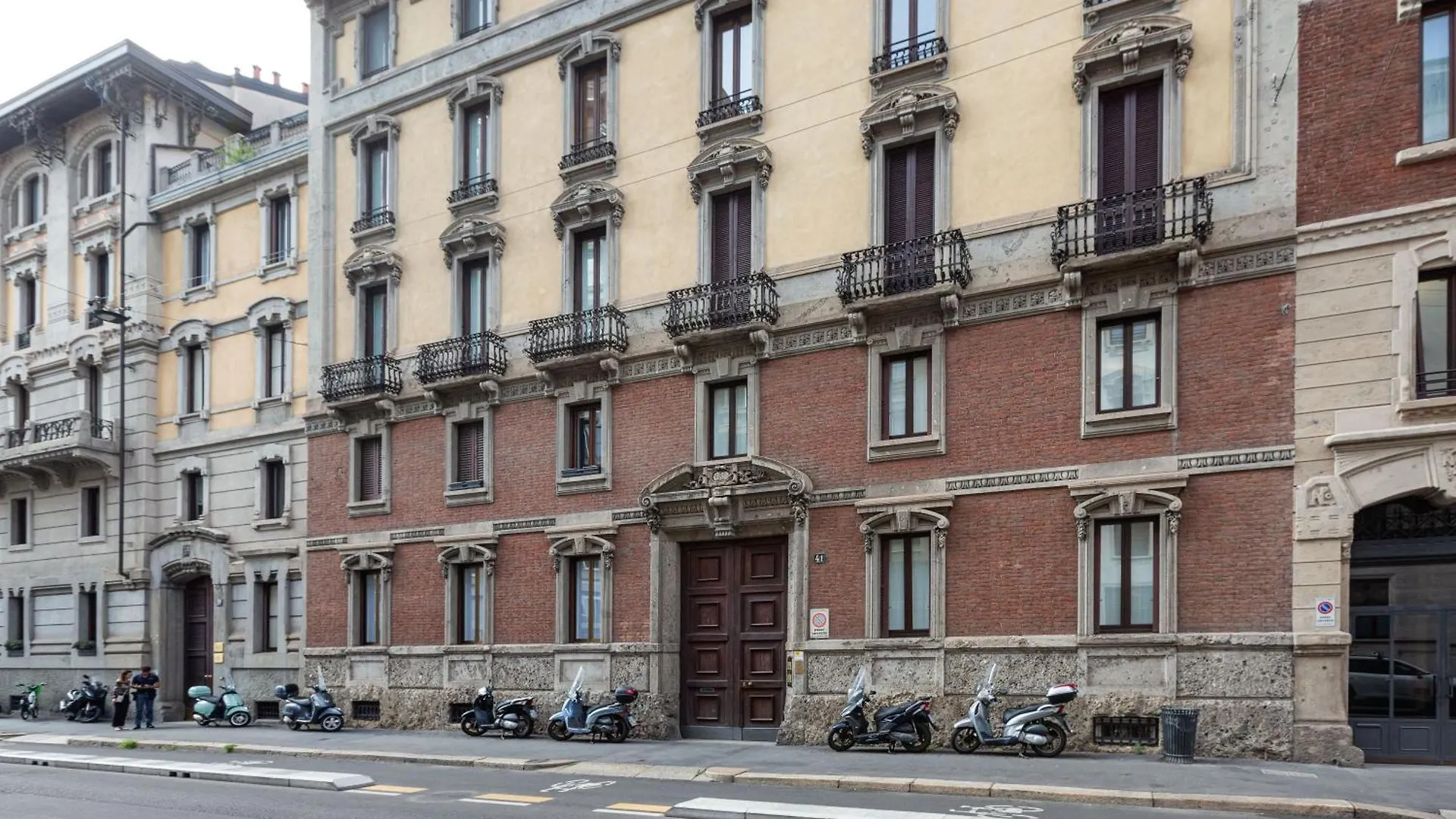 Brera Apartments In San Babila Milan