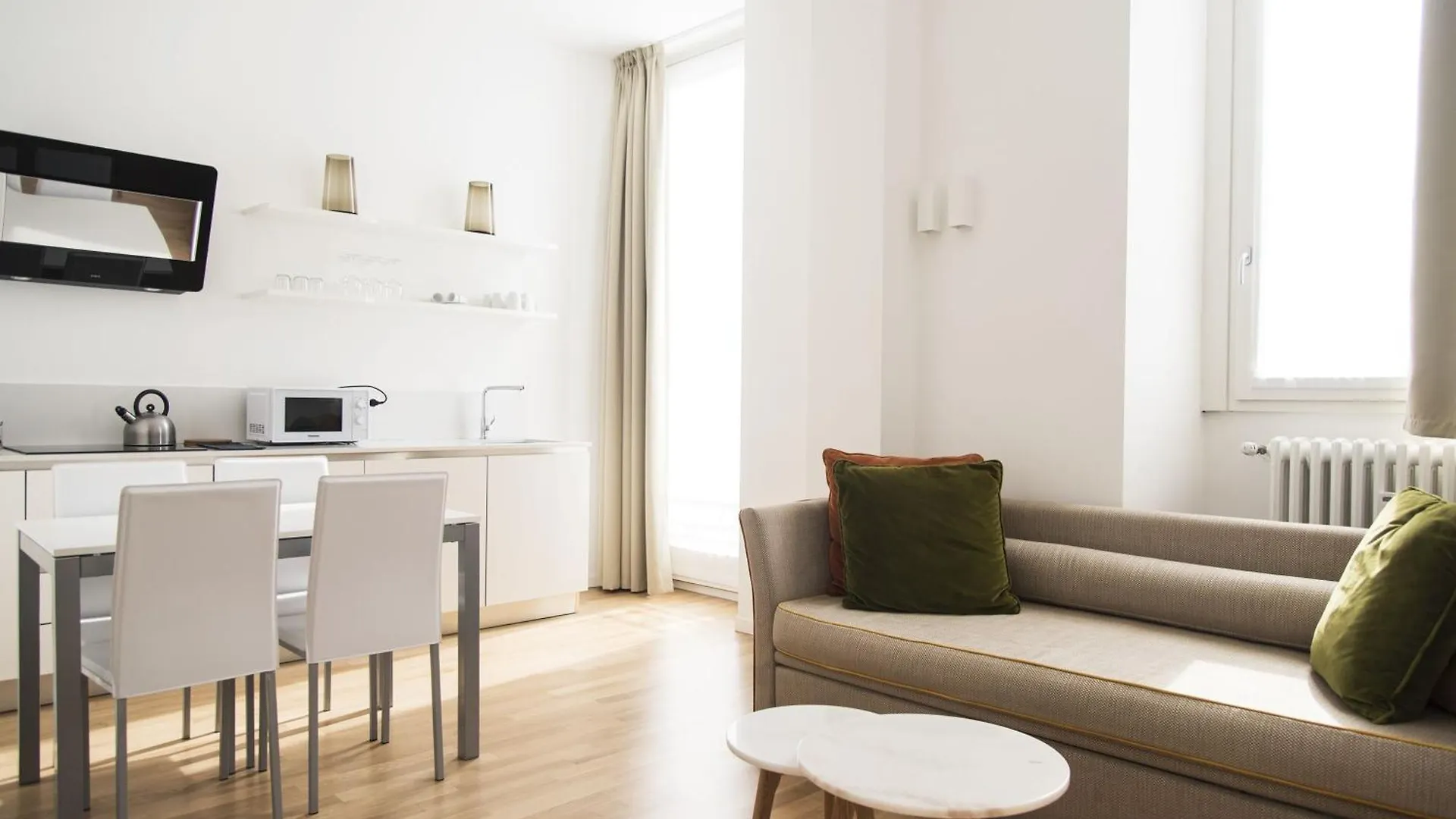 Brera Apartments In San Babila Milan